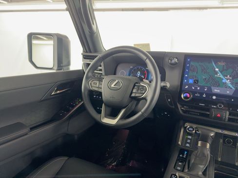 Used 2025 Lexus GX 550 image 28