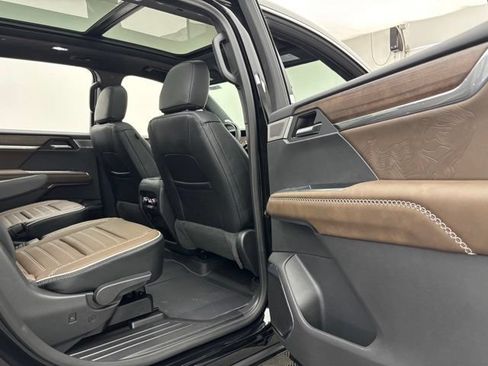 New 2026 GMC Acadia Denali Ultimate w/ LPO, Floor Liner Package AWD/4WD image 41