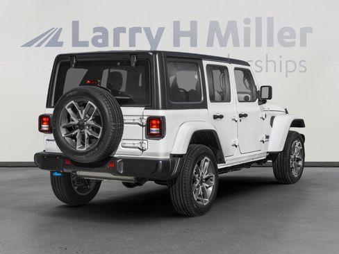 Used 2024 Jeep Wrangler Unlimited AWD/4WD image 2