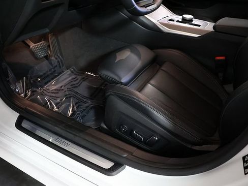 Used 2025 BMW 330i xDrive Sedan AWD/4WD image 27