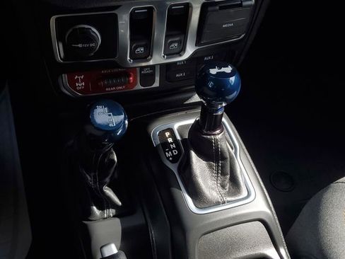 Certified 2025 Jeep Wrangler Sport image 33