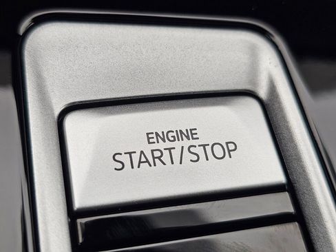 Certified 2025 Volkswagen Atlas Peak Edition SE image 21