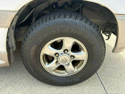 Used 2001 Toyota Land Cruiser w/ Convenience Pkg AWD/4WD image 24
