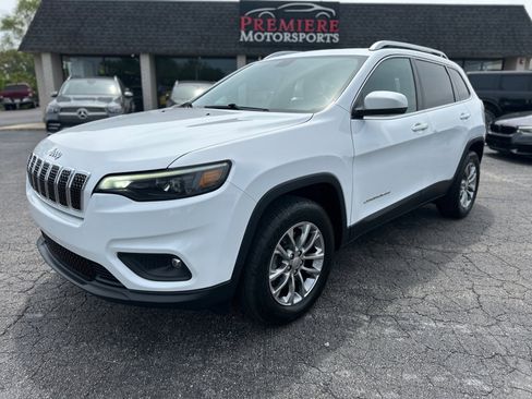 Used 2019 Jeep Cherokee Latitude Plus w/ Comfort/Convenience Group AWD/4WD image 1