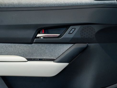 Used 2022 MAZDA MX-30 Electric w/ Premium Package image 31