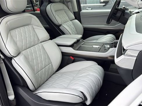 New 2026 Lincoln Navigator L Black Label image 12