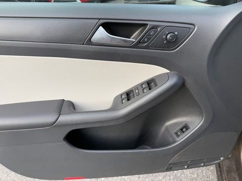 Used 2015 Volkswagen Jetta S image 12