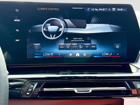 New 2026 BMW X2 xDrive28i w/ Technology Package AWD/4WD image 34