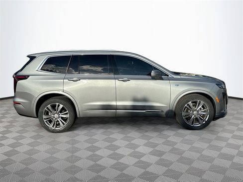 Used 2023 Cadillac XT6 Premium Luxury w/ Technology Package image 5