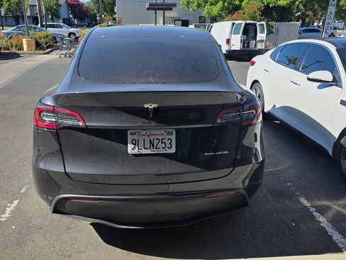 Used 2024 Tesla Model Y Long Range AWD/4WD image 4