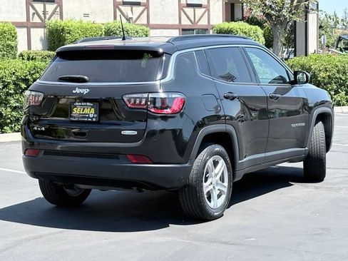 Used 2023 Jeep Compass Latitude AWD/4WD image 5