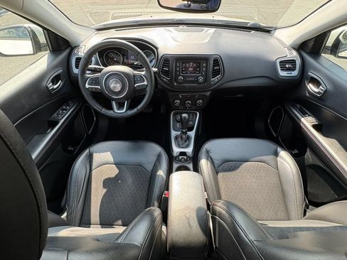 Used 2018 Jeep Compass Latitude w/ Cold Weather Group AWD/4WD image 29