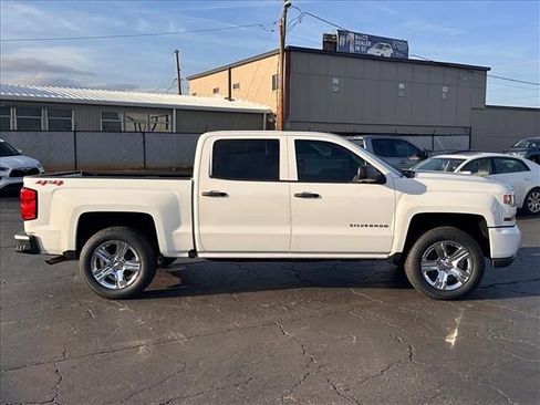 Used 2018 Chevrolet Silverado 1500 Custom w/ Custom Value Package image 12