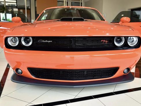 Used 2018 Dodge Challenger R/T Scat Pack RWD image 2