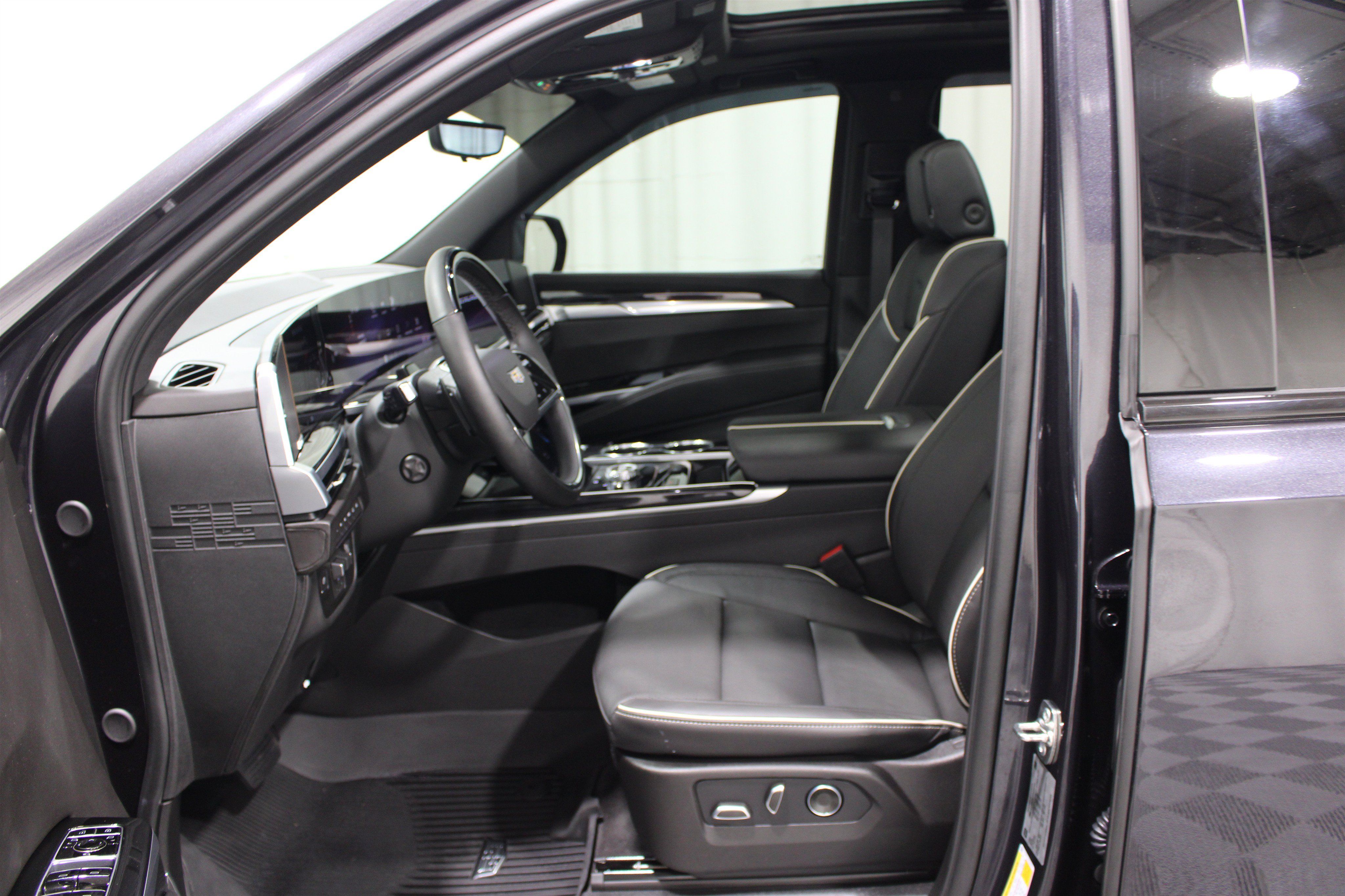 Used 2026 Cadillac Escalade Sport w/ Touring Package AWD/4WD image 3