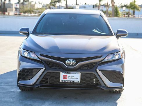 Used 2024 Toyota Camry SE image 3