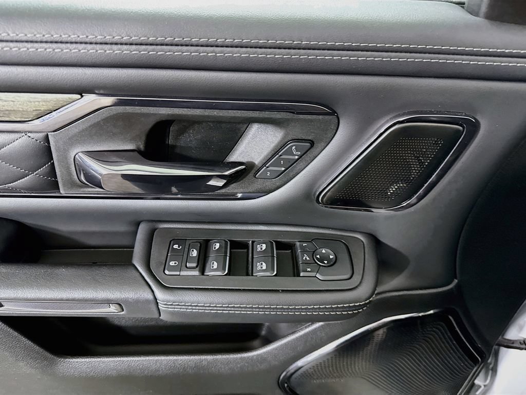 Used 2025 RAM 1500 Limited AWD/4WD image 26