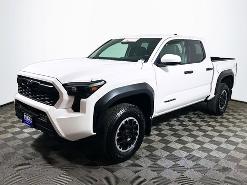 Used 2025 Toyota Tacoma TRD Off-Road AWD/4WD image 4