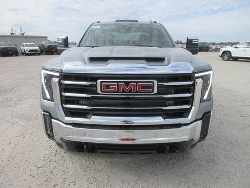 New 2026 GMC Sierra 3500 SLT image 10
