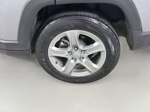 Used 2023 Jeep Compass Latitude AWD/4WD image 28