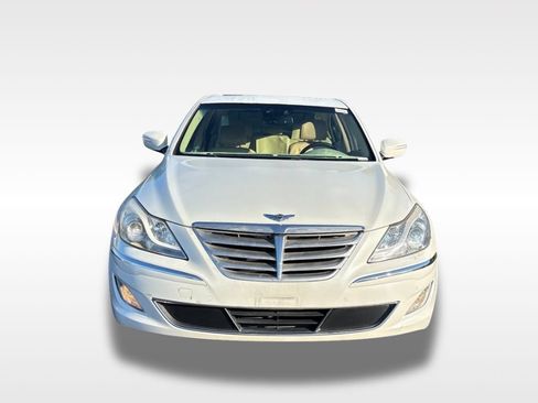 Used 2012 Hyundai Genesis 3.8 w/ Premium Pkg RWD image 5