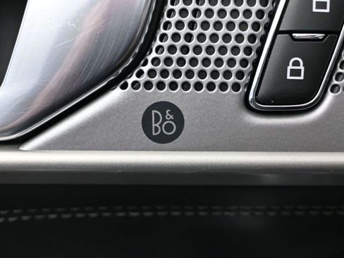 Used 2022 Ford Explorer XLT w/ Equipment Group 202A image 22