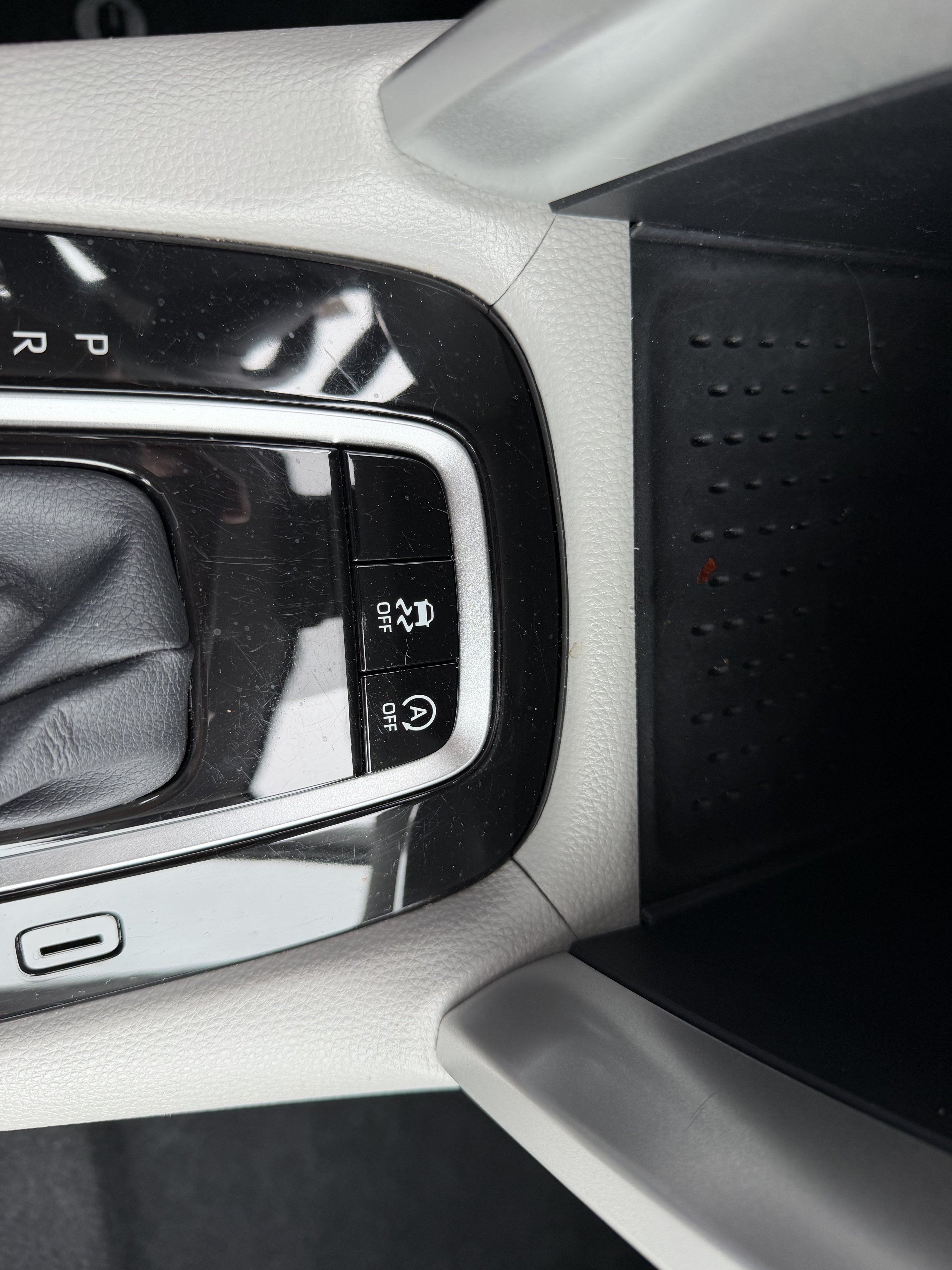 Used 2025 Toyota Corolla Cross L AWD/4WD image 18