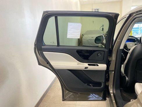 New 2026 Lincoln Aviator Reserve image 8