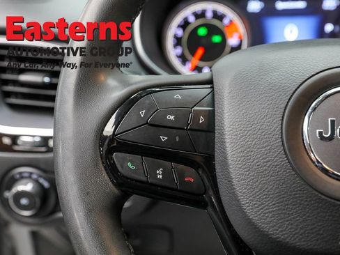 Used 2023 Jeep Cherokee Altitude Lux image 15