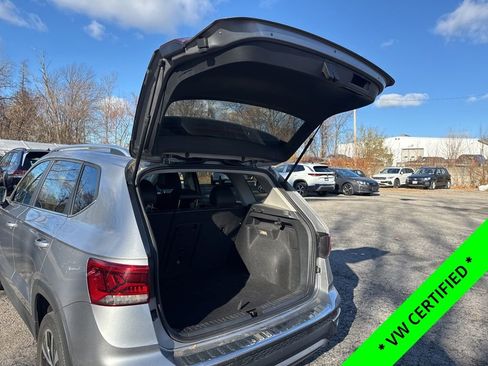 Certified 2023 Volkswagen Taos SE w/ Panoramic Sunroof Package image 11