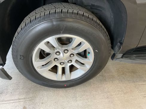 Used 2020 Chevrolet Suburban LT image 10