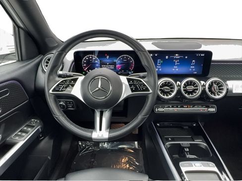 Used 2025 Mercedes-Benz GLB 250 4MATIC image 31