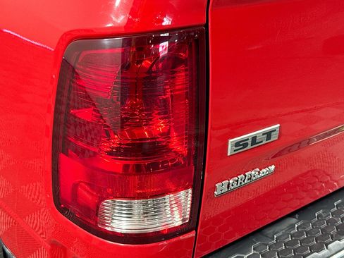 Used 2019 RAM 1500 Classic SLT RWD image 33