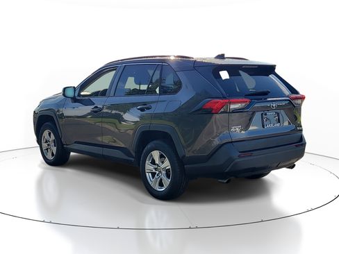 Used 2021 Toyota RAV4 XLE FWD image 5
