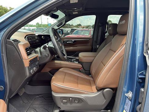 Used 2025 Chevrolet Tahoe High Country AWD/4WD image 15