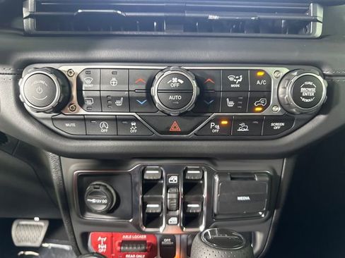 New 2025 Jeep Gladiator Mojave image 17