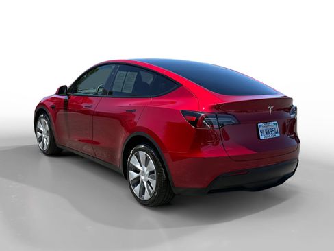 Used 2024 Tesla Model Y Long Range AWD/4WD image 3