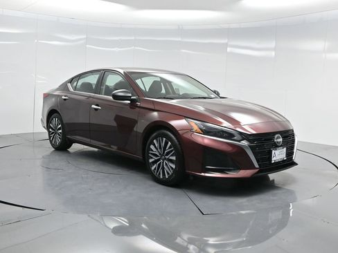 Used 2024 Nissan Altima 2.5 SV image 43