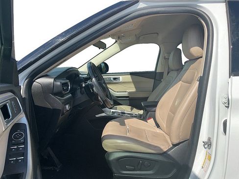 Used 2021 Ford Explorer XLT w/ Equipment Group 202A image 10