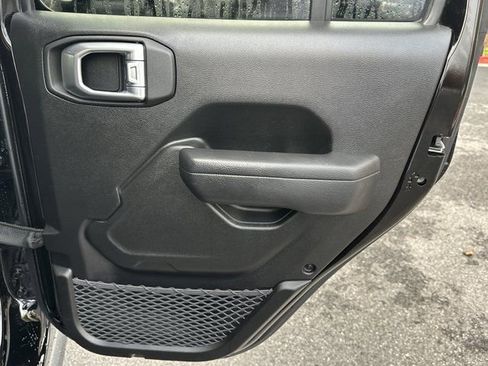 Certified 2024 Jeep Gladiator Sport image 19