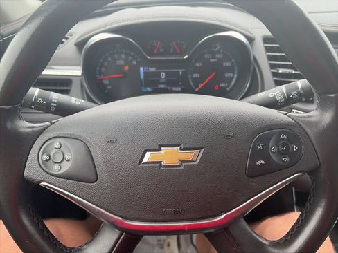 Used 2019 Chevrolet Impala LT FWD image 21