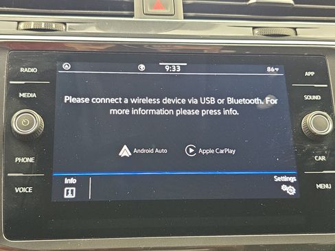 Certified 2024 Volkswagen Tiguan SE FWD image 23