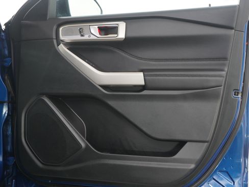 Used 2023 Ford Explorer Limited image 9