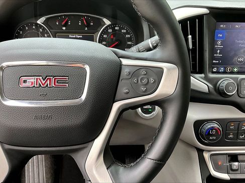 Used 2023 GMC Terrain SLT w/ Tech Package FWD image 11