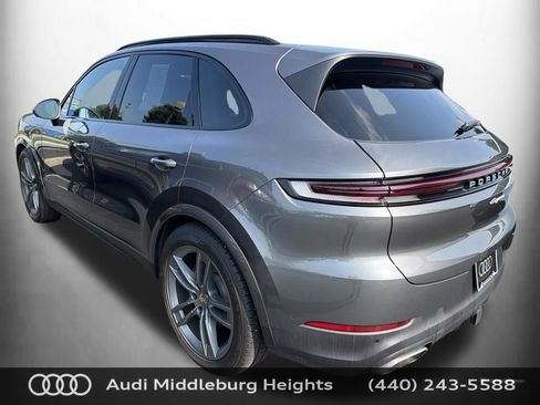 Used 2024 Porsche Cayenne AWD/4WD image 4