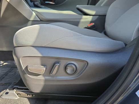 Used 2021 Toyota Venza LE image 28