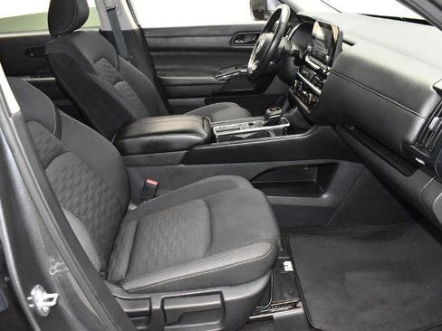 Certified 2025 Nissan Pathfinder SV FWD image 21