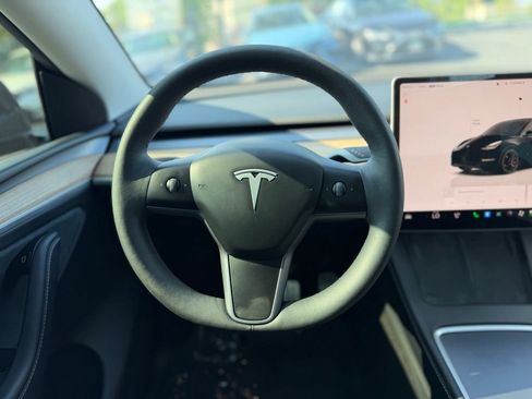 Used 2024 Tesla Model Y Performance AWD/4WD image 27