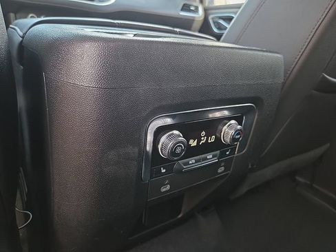 Used 2023 GMC Yukon AT4 AWD/4WD image 11