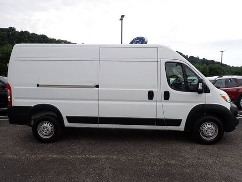 Used 2024 RAM ProMaster 2500 w/ Convenience Group FWD image 9